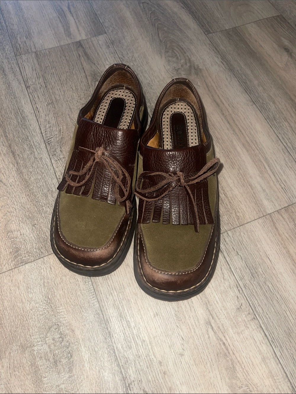 Women’s Two-Tone Brown and Olive Leather Lace-Up Casual Shoes